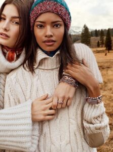 Preppy kledingstijl en sieraden van Tommy Hilfiger
